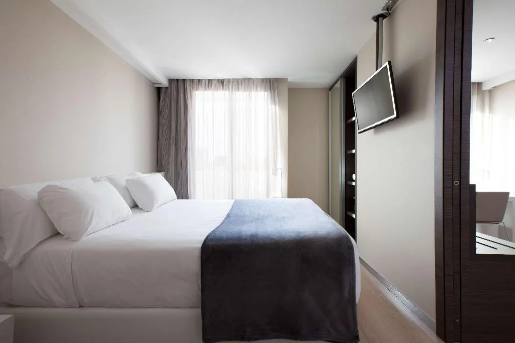 JUNIOR SUITE STANDARD Room, NH Castellón Mindoro, Valencia