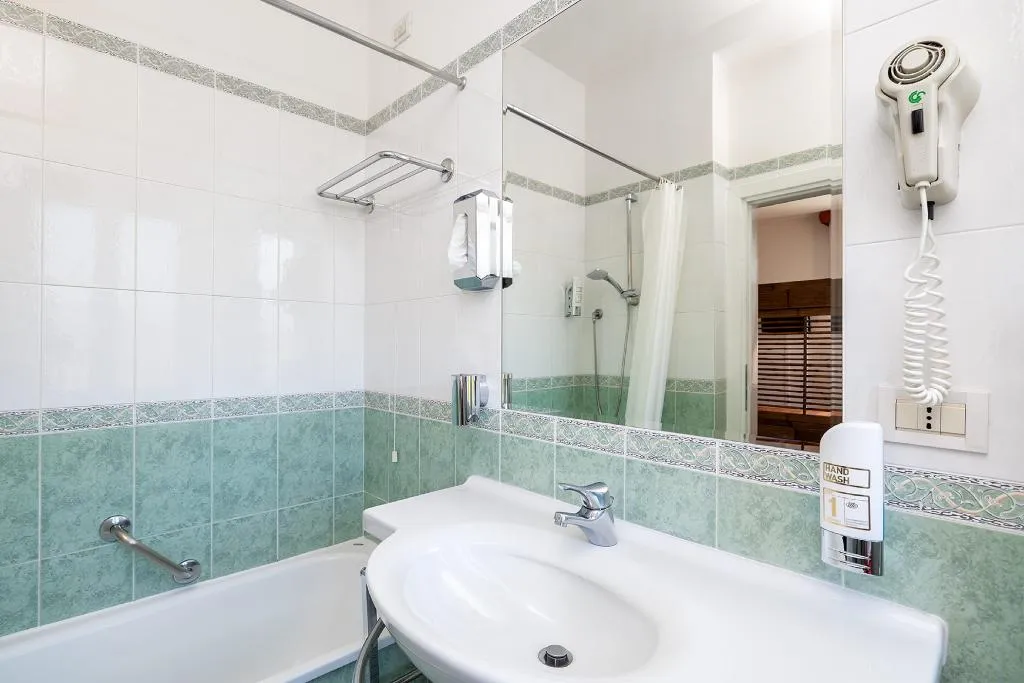 Double or Twin STANDARD Room, Hotel Rivamare, Venice