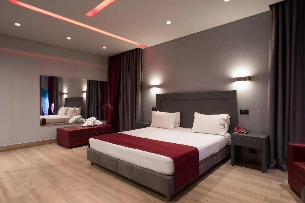 SUITE WITH BALCONY Room, Pines, Athens