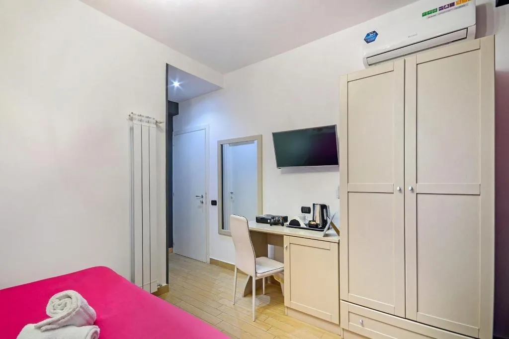 Room, B B Sorrento Queen, Naples