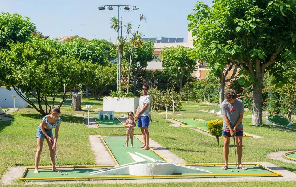 Sports and Entertainment, Ancora, Costa Brava