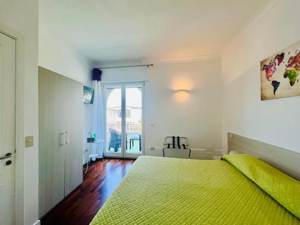 DOUBLE QUEEN SIZE BED Room, Villa Sorrento Resort, Naples