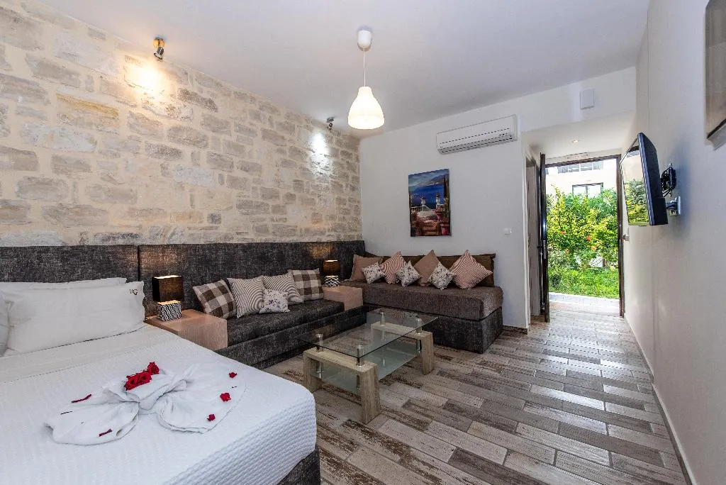 SUITE WITH PRIVATE POOL Room, RG Village Crete, Crete
