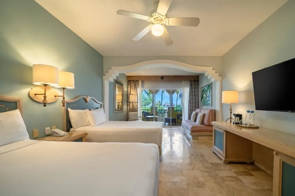 JUNIOR SUITE OCEAN FRONT Room, Iberostar Waves Paraiso del Mar All Inclusive, Cancun Area
