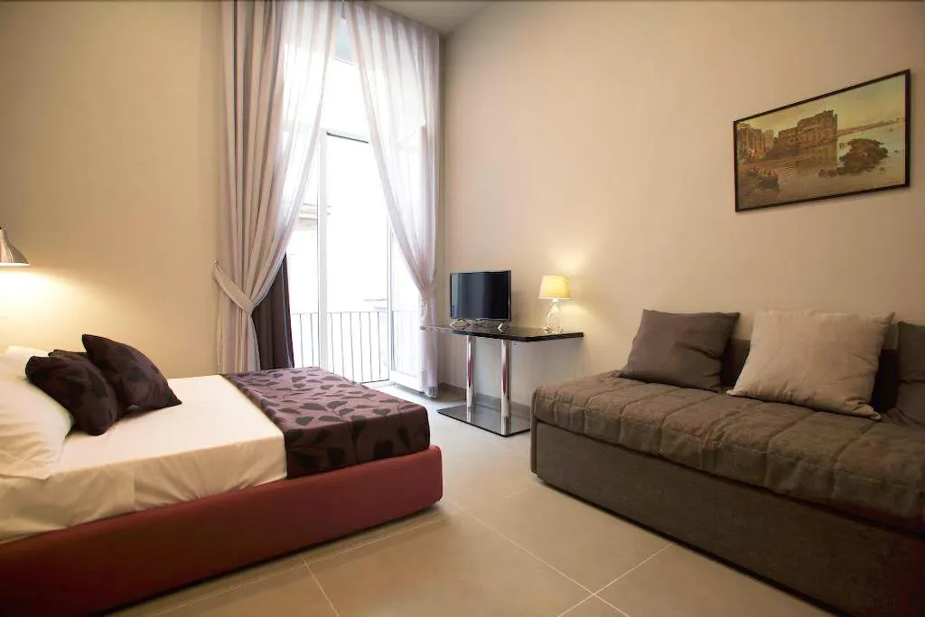 Room, Core Napoli, Naples