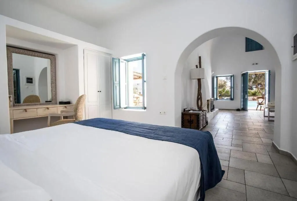 Room, Black Rose Suites, Santorini