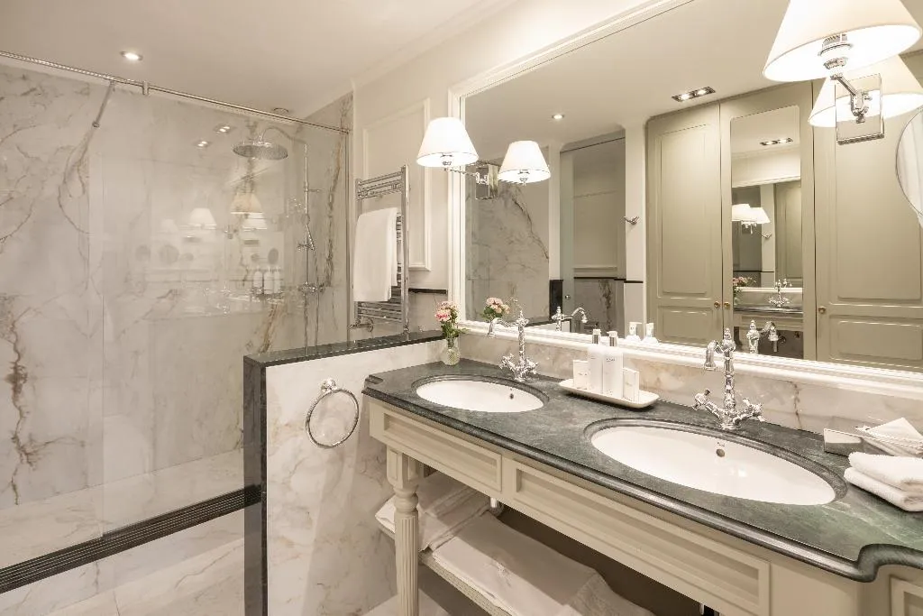 Double or Twin SUPERIOR Room, El Palace, Barcelona