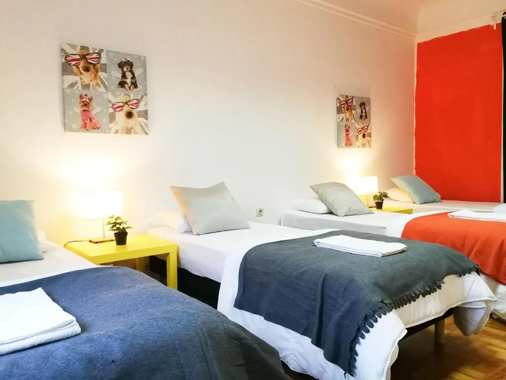 QUADRUPLE BUNK BED WITH SHARED BATHROOM Room, Castilho 63, Lisbon