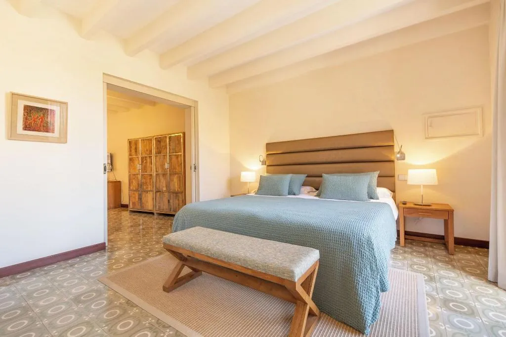 Room, D'Es Puig, Majorca