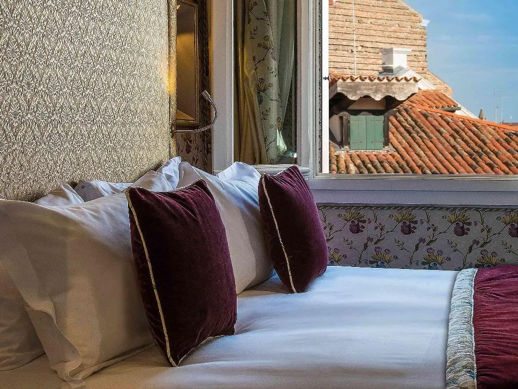 TRIPLE DELUXE CANAL VIEW Room, Papadopoli Hotel Venezia - MGallery Collection, Venice