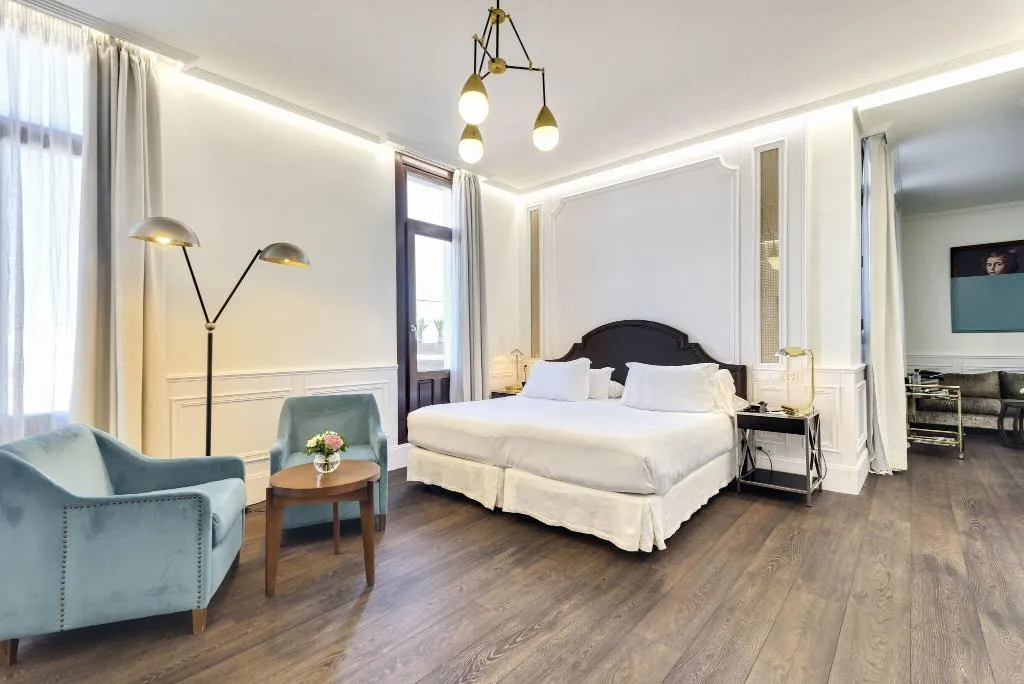 SUITE WITH JACUZZI Room, H10 Villa de la Reina, Madrid