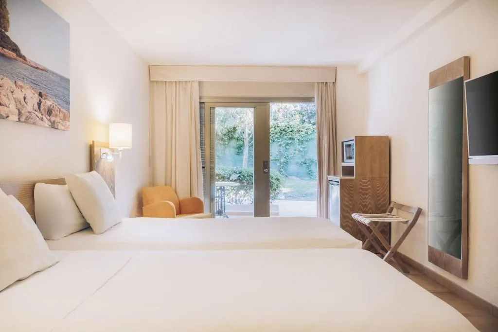 DOUBLE WITH BALCONY Room, Iberostar Waves Pinos Park, Majorca