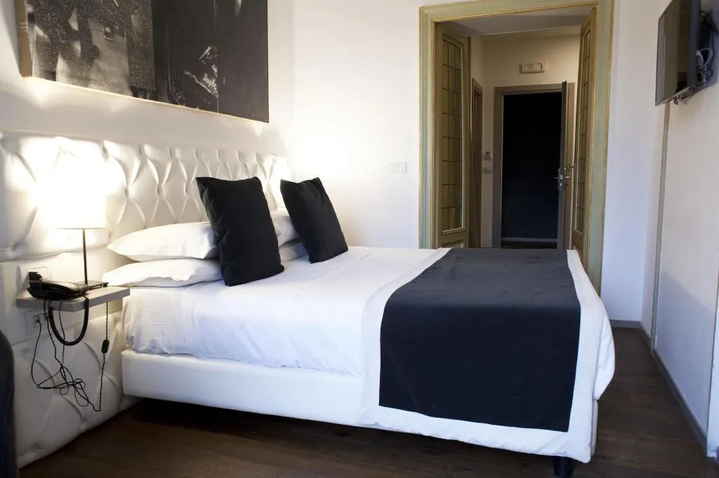 Room, Piazza Farnese Luxury Suites, Rome