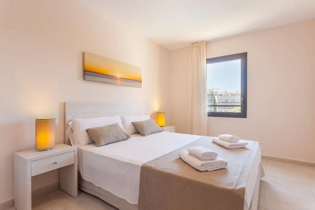 APARTMENT CAPACITY 4 TWO BEDROOMS Room, Pierre & Vacances Salou, Costa Dorada