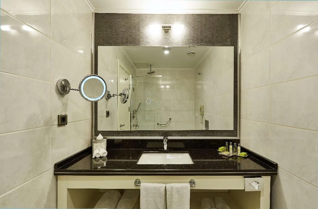 SUITE STANDARD Room, DoubleTree By Hilton Izmir Alsancak, Izmir