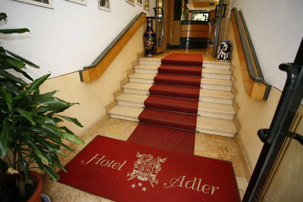 Lobby, Adler, Milan