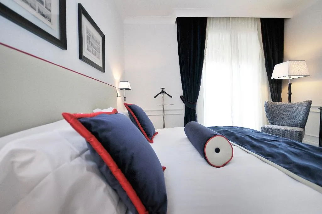 TRIPLE EXECUTIVE Room, Grand Hotel Oriente, Naples