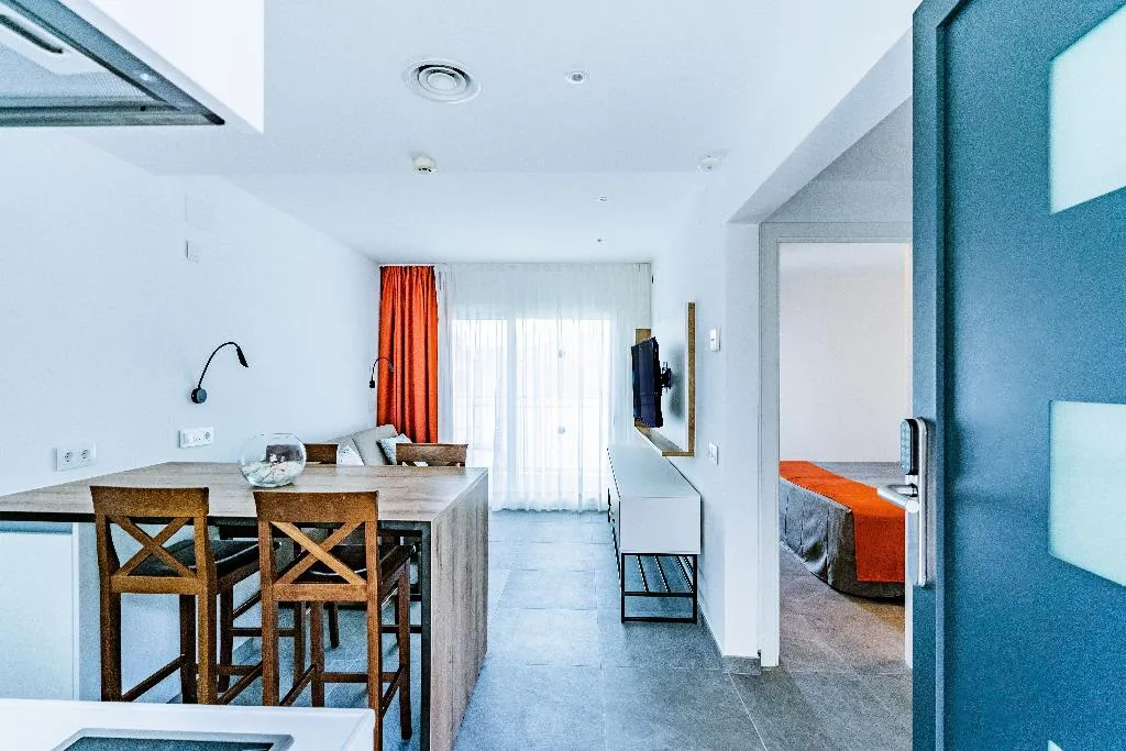 APARTMENT CAPACITY 2 Room, Sunway Apollo, Costa Brava