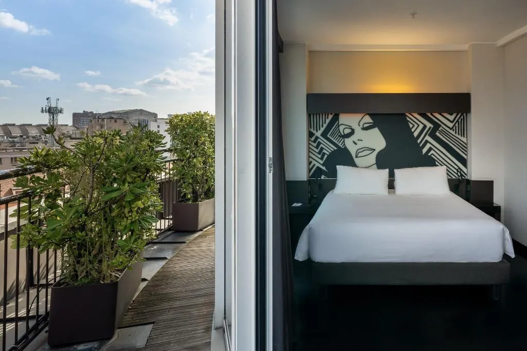 DOUBLE PREMIUM KING BED Room, Crowne Plaza Milan City, Milan