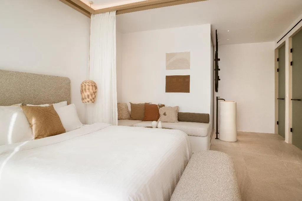 SUITE WITH PRIVATE POOL Room, Mykonos Flow - Super Paradise, Mykonos