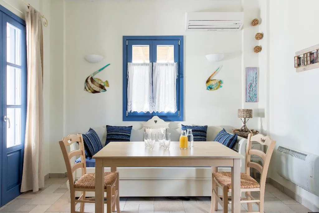 VILLA WITH PRIVATE POOL Room, Earino Suites and Villas, Santorini