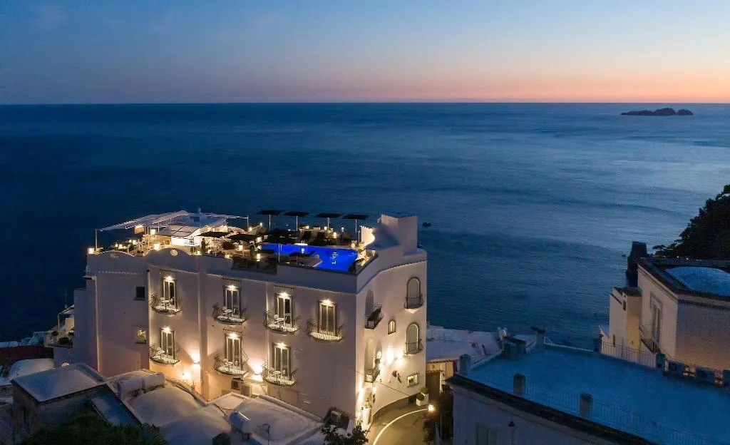 Sports and Entertainment, Villa Franca, Naples