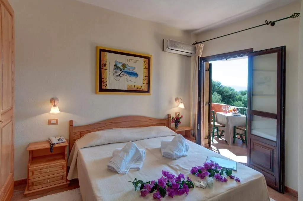 FAMILY ROOM WITH BALCONY Room, Hotel I Ginepri, Olbia