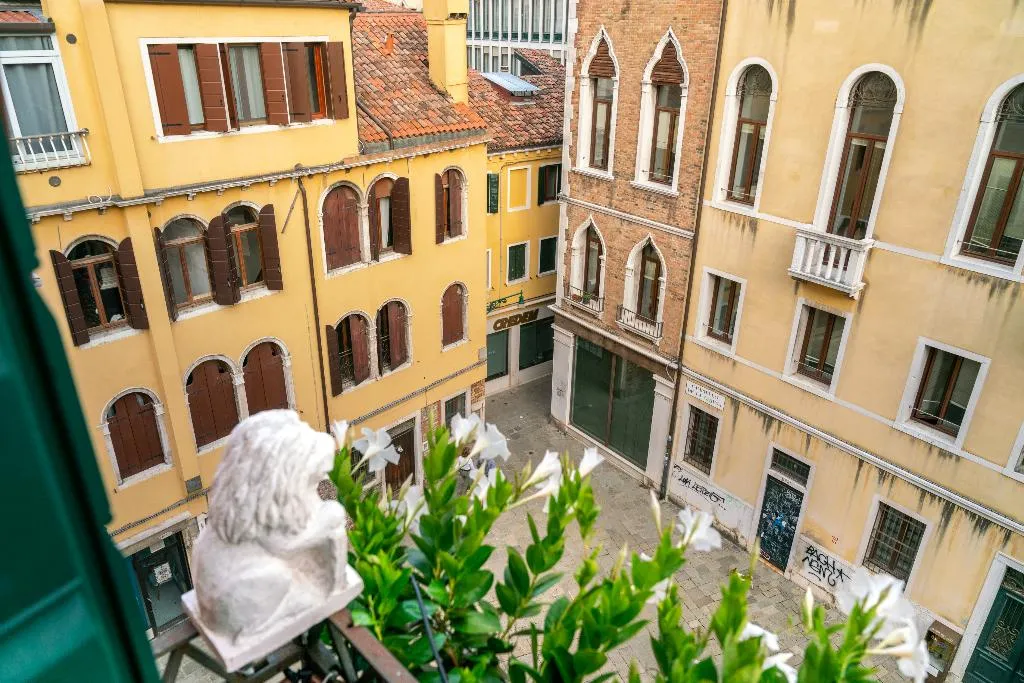FAMILY ROOM TWO BEDROOMS ONE BATHROOM Room, Palazzo Sanluca, Venice