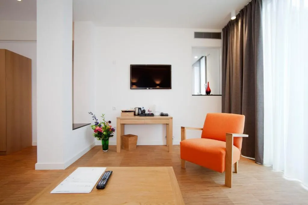 JUNIOR SUITE STANDARD Room, The Bank Hotel, Amsterdam