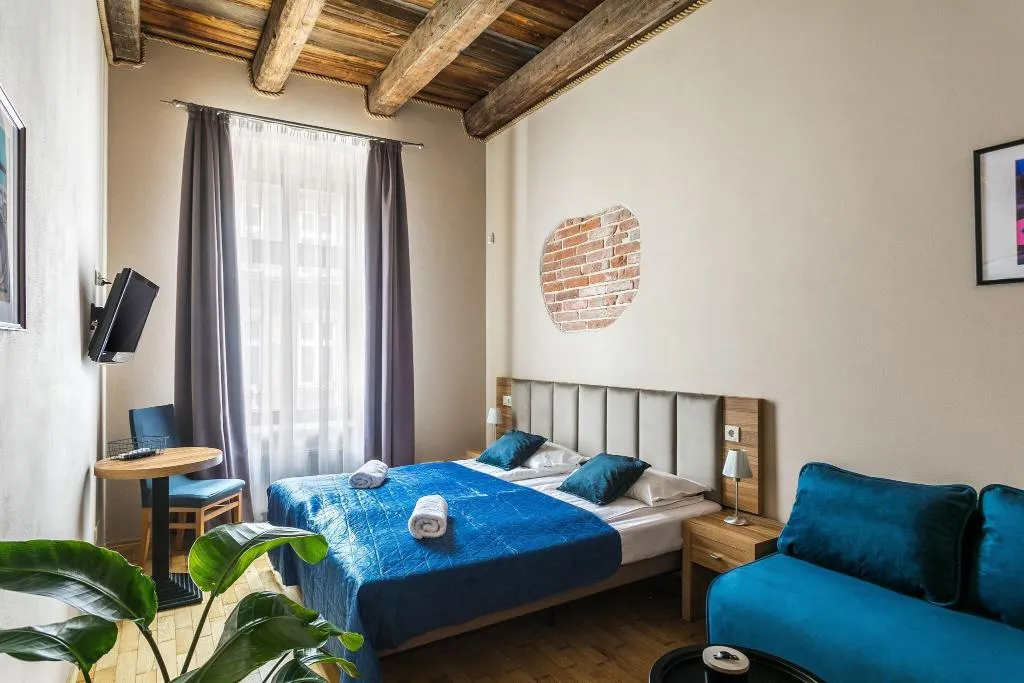 QUADRUPLE DELUXE QUEEN BED Room, Pergamin Aparthotel, Krakow