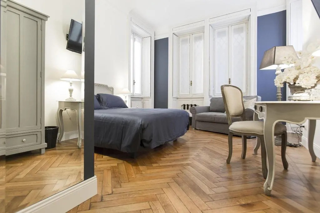 Room, Household - Settembrini 17, Milan