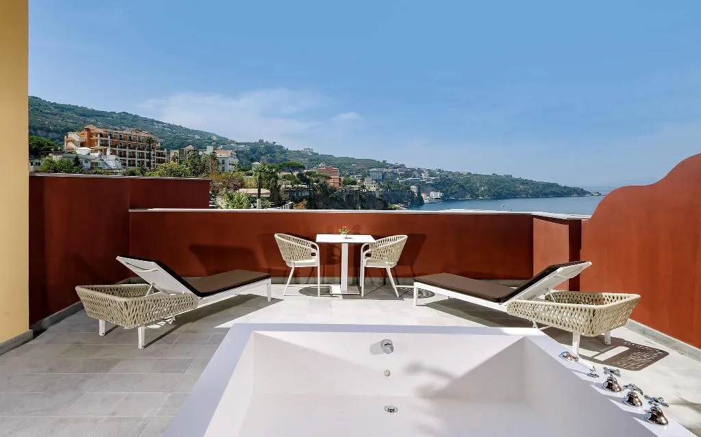 Beach, Lorelei Londres, Naples