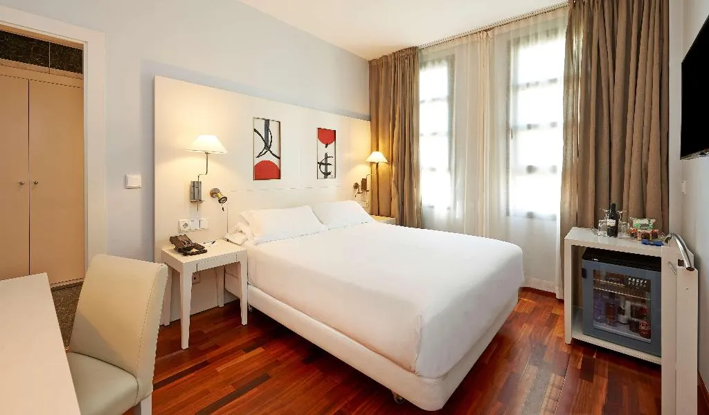 Room, NH Valencia Las Artes, Valencia
