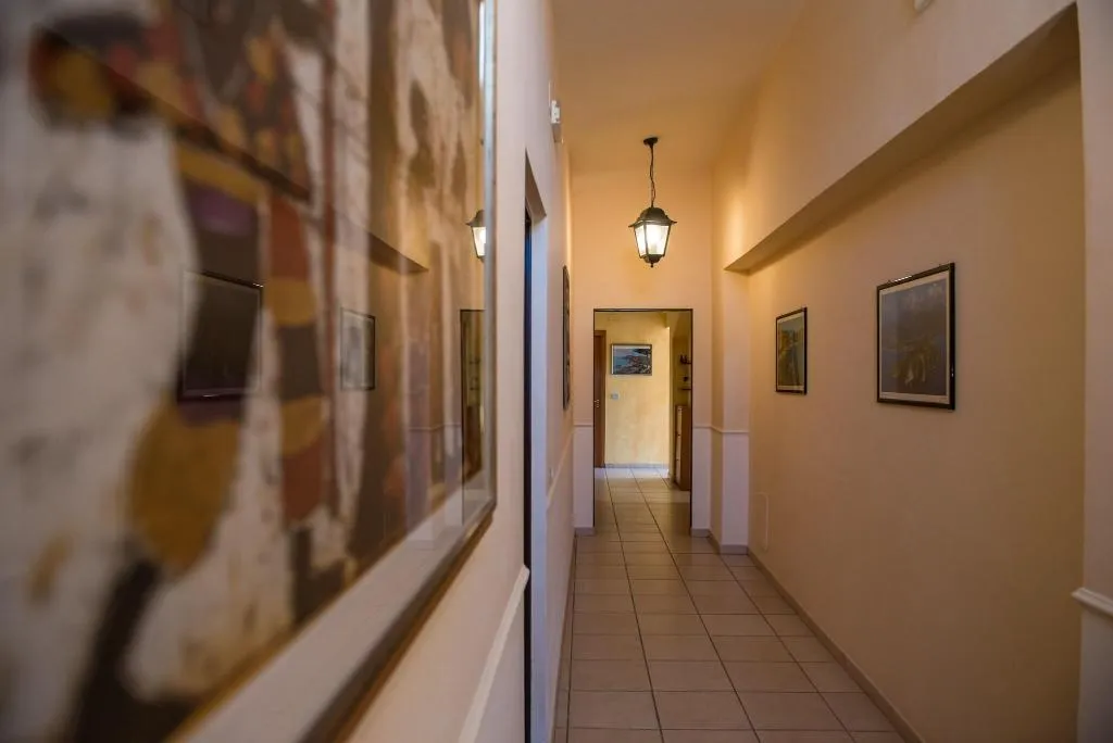 Lobby, Villamirella, Naples