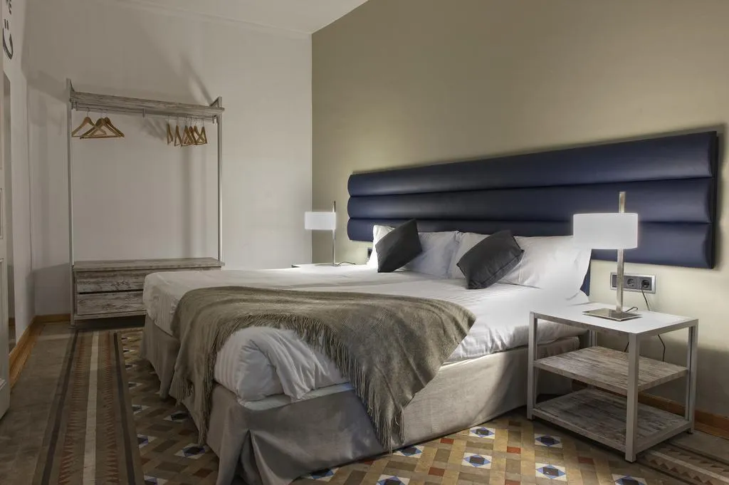 APARTMENT CAPACITY 2 TWO BEDROOMS Room, MH Apartments Tetuan, Barcelona