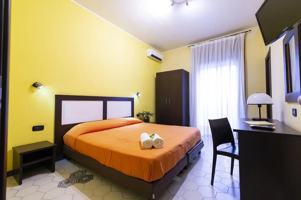 Room, Hotel Del Sole, Naples