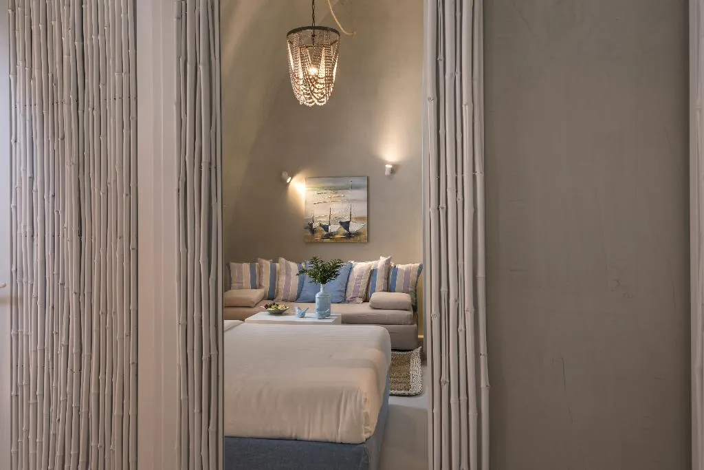 JUNIOR SUITE WITH JACUZZI Room, Mythical Blue Luxury Suites, Santorini