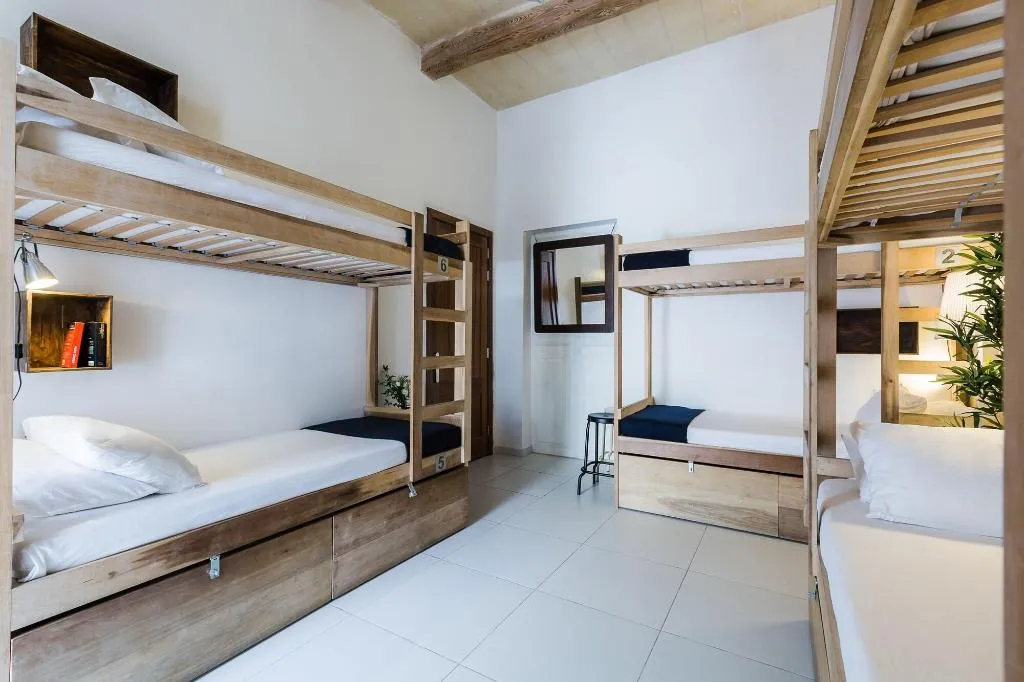 Room, Two Pillows Boutique Hostel, Malta