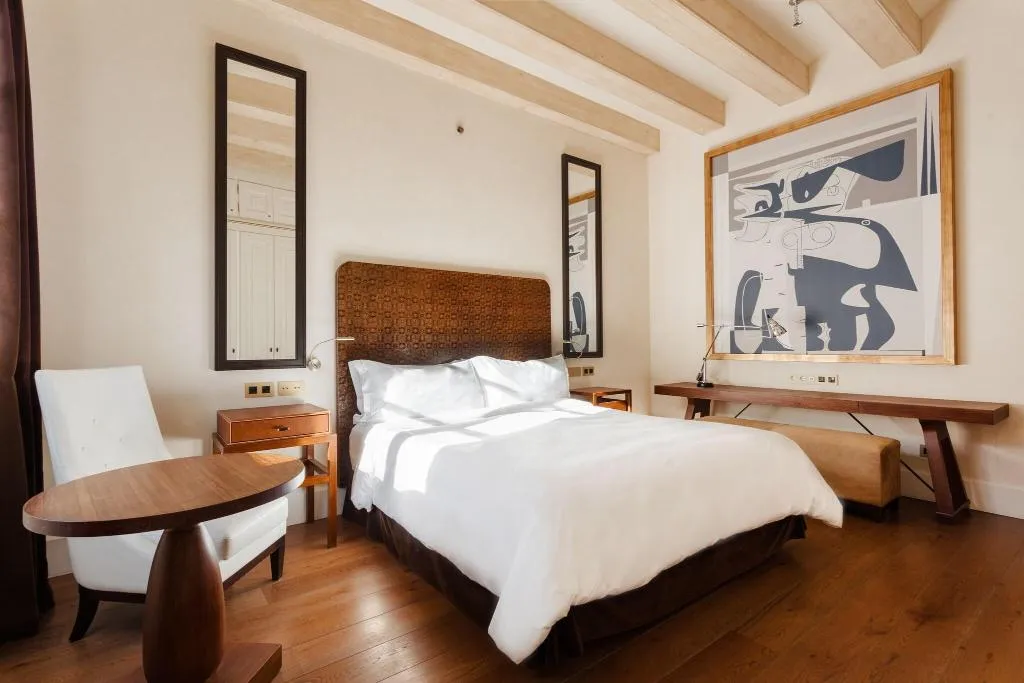 DOUBLE KING SIZE BED Room, Do: Placa Reial, Barcelona
