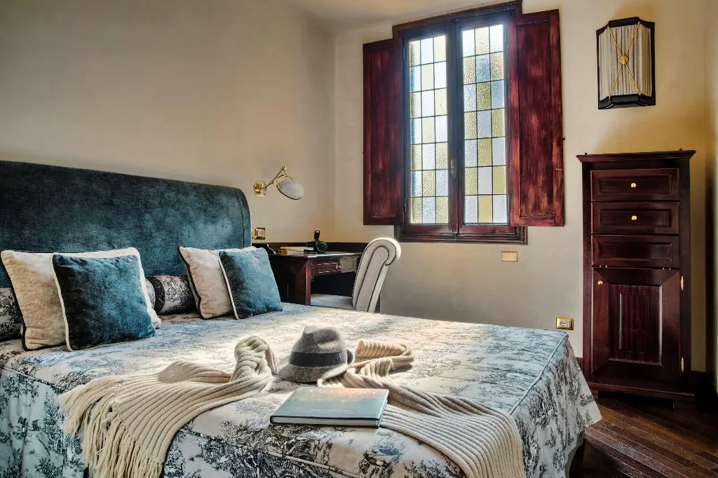 DOUBLE BASIC Room, Grand Hotel Baglioni, Florence