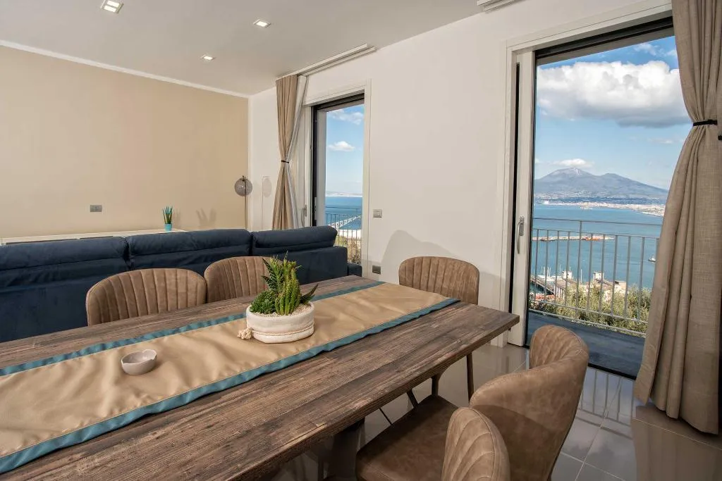 APARTMENT DELUXE SEA VIEW Room, Charme En Bleu, Naples