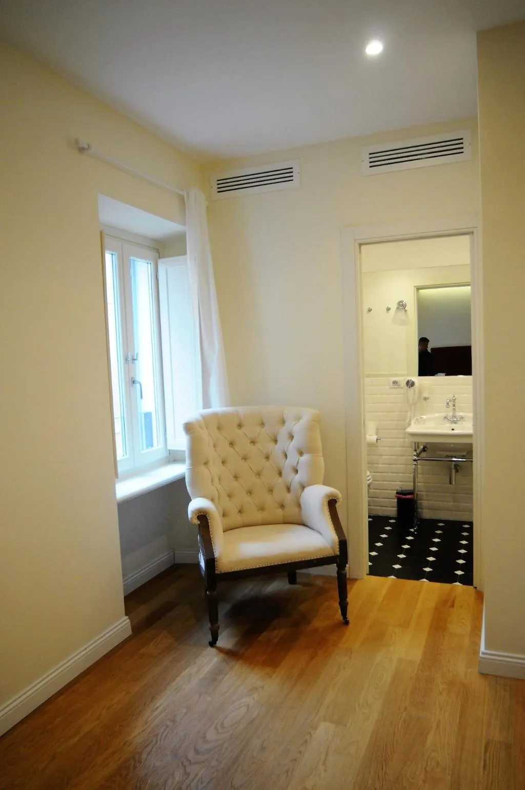 Room, Magia A Trilussa, Rome