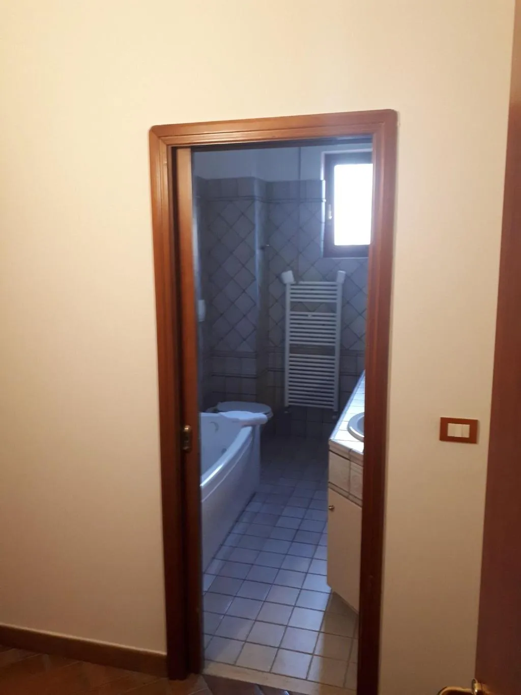 Room, Home To Fly, Naples