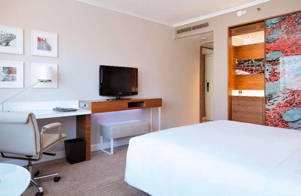 FAMILY ROOM STANDARD Room, Hilton Barcelona, Barcelona