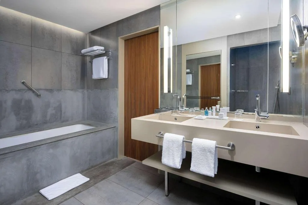 SUITE KING SIZE BED Room, Radisson Blu Hotel Marrakech Carré Eden, Marrakech
