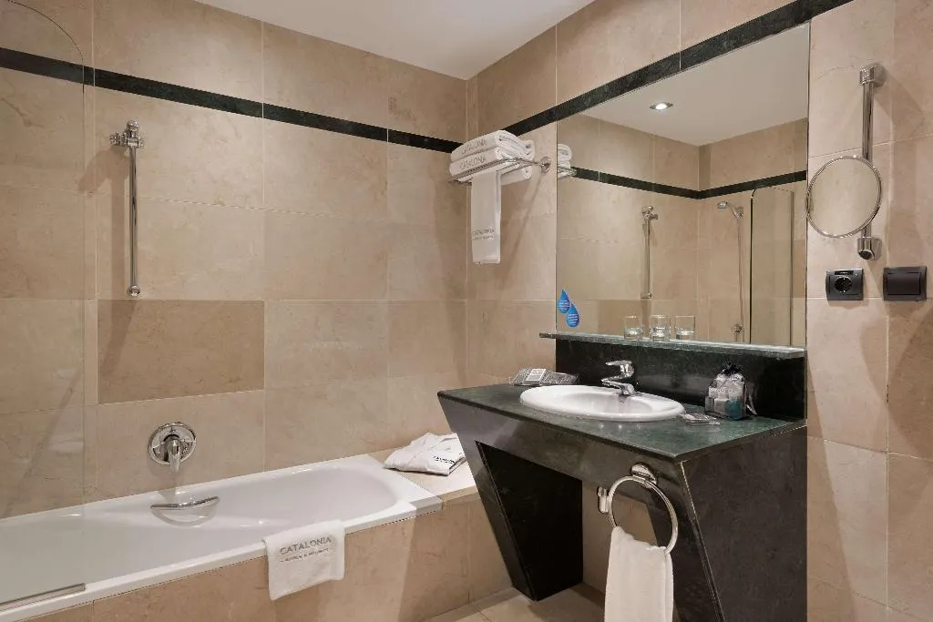 Room, Catalonia Puerta del Sol, Madrid