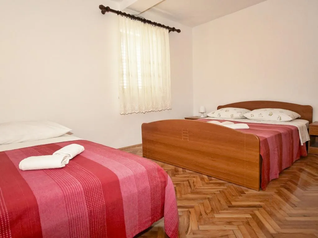 APARTMENT CAPACITY 4 Room, Apartments Snjezana, Istria
