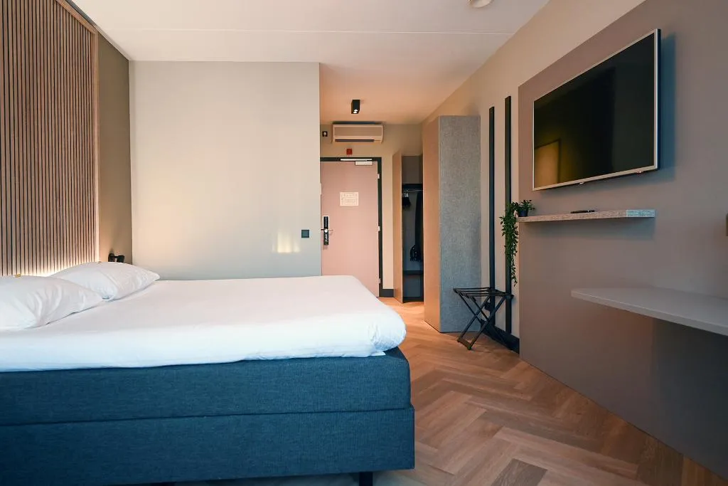 DOUBLE SUPERIOR KING BED Room, HOTEL ALKMAAR Bar & Restaurant Meeting & Events, Amsterdam