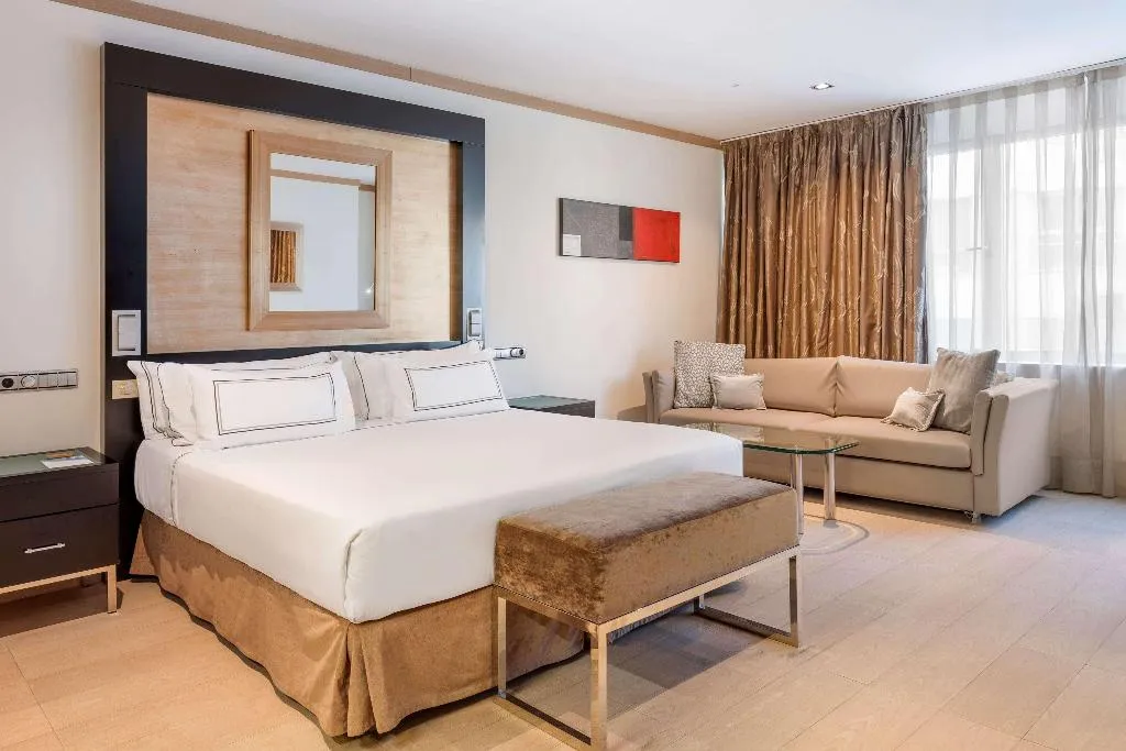 FAMILY ROOM STANDARD Room, Melia Madrid Princesa, Madrid