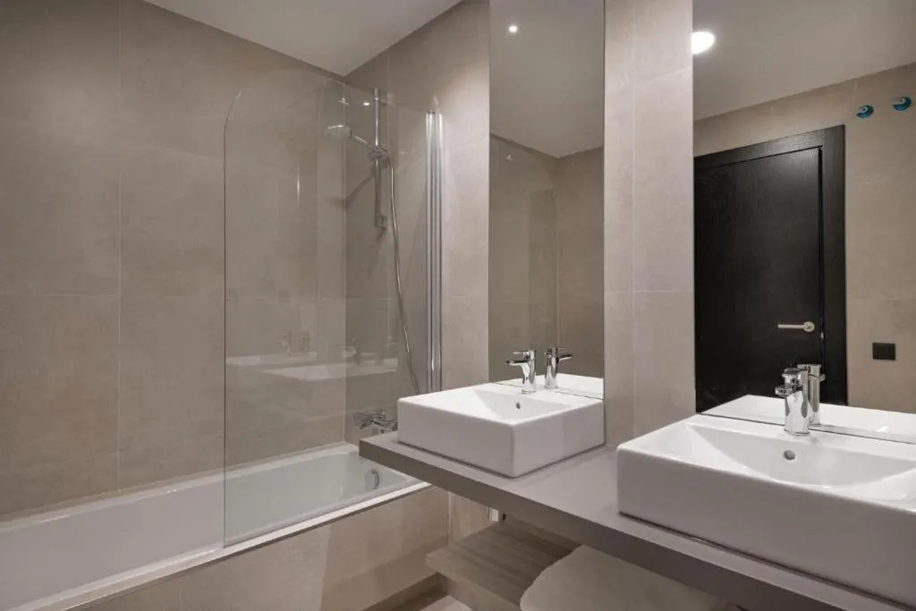 Room, Parque Real, Madrid